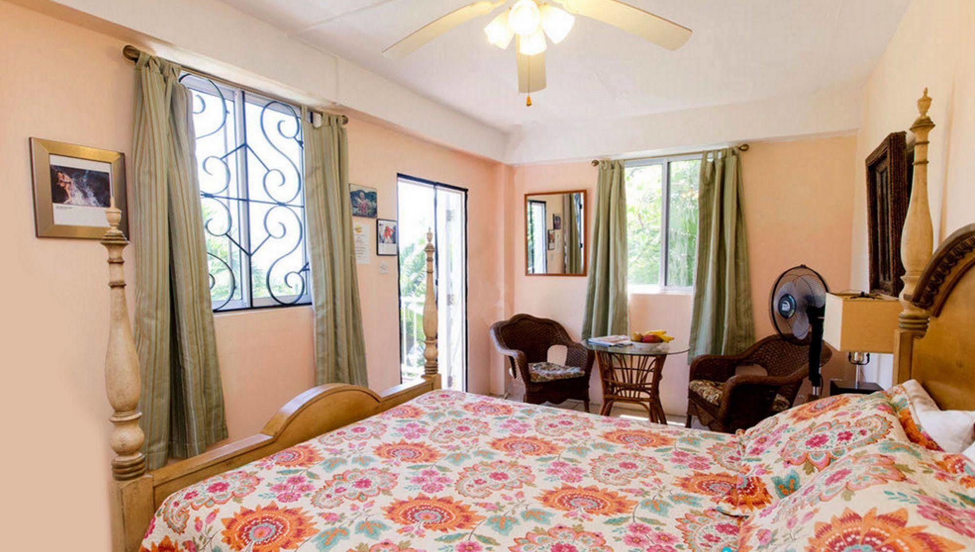 Nature'S Paradise Bed & Breakfast Мариго Бей Екстериор снимка
