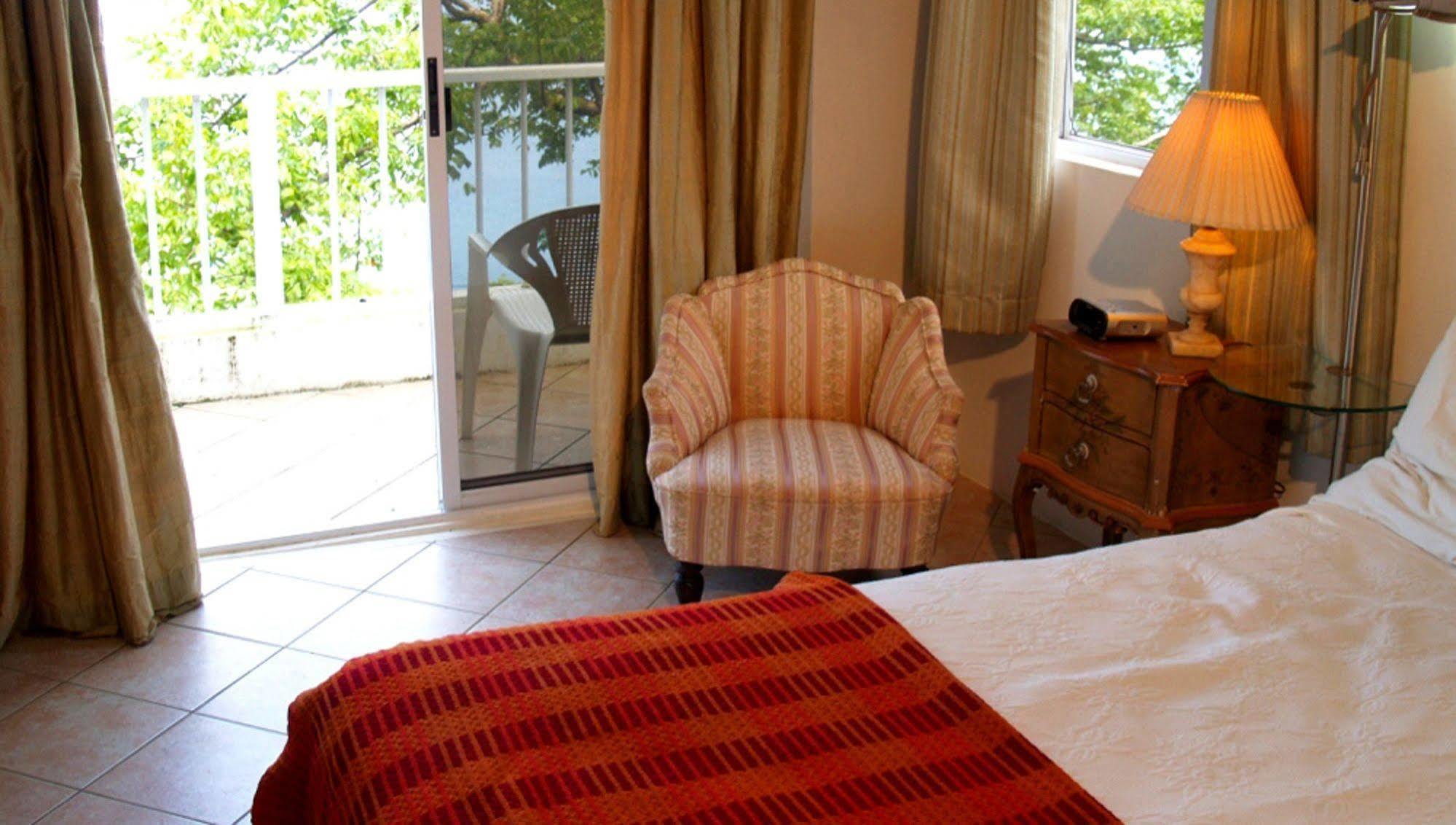 Nature'S Paradise Bed & Breakfast Мариго Бей Екстериор снимка